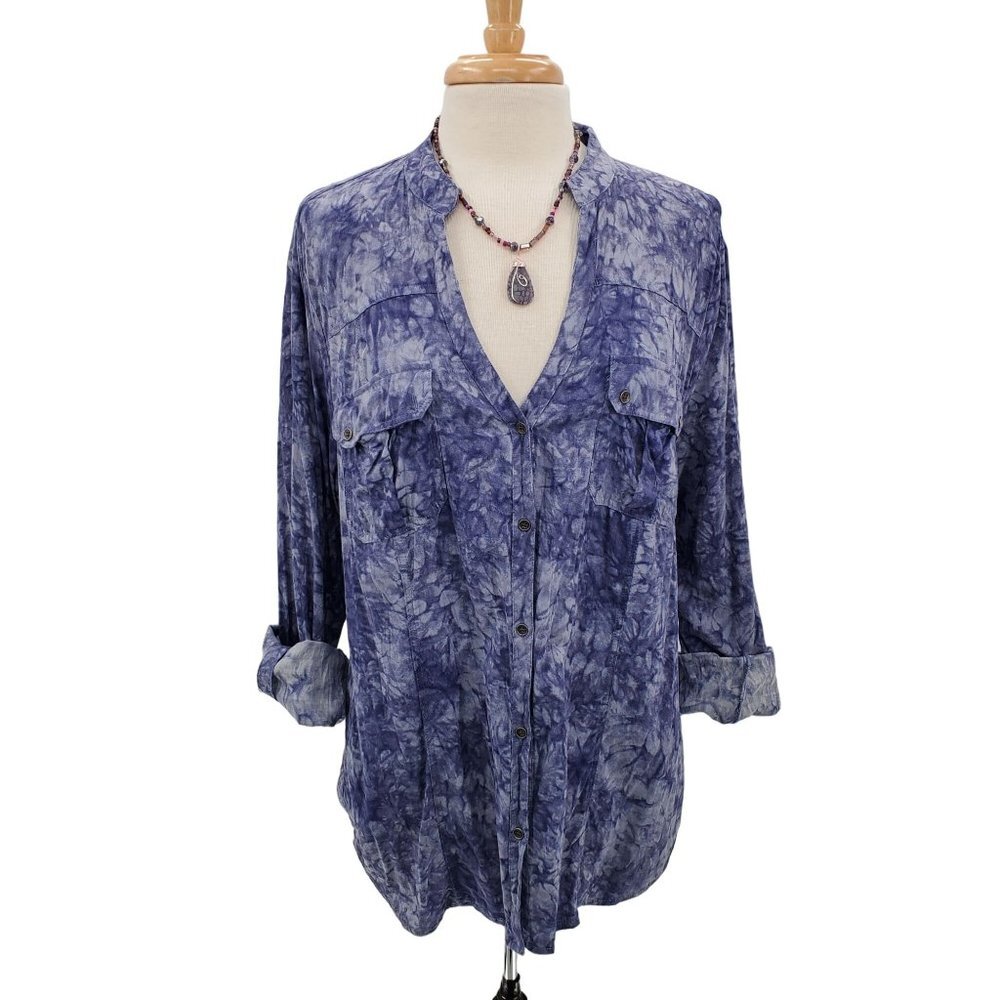 Maurices Womens Tie Dye Button Up Shirt Top Sz 1 (16/18) Purple Roll‎ Tab Sleeve
